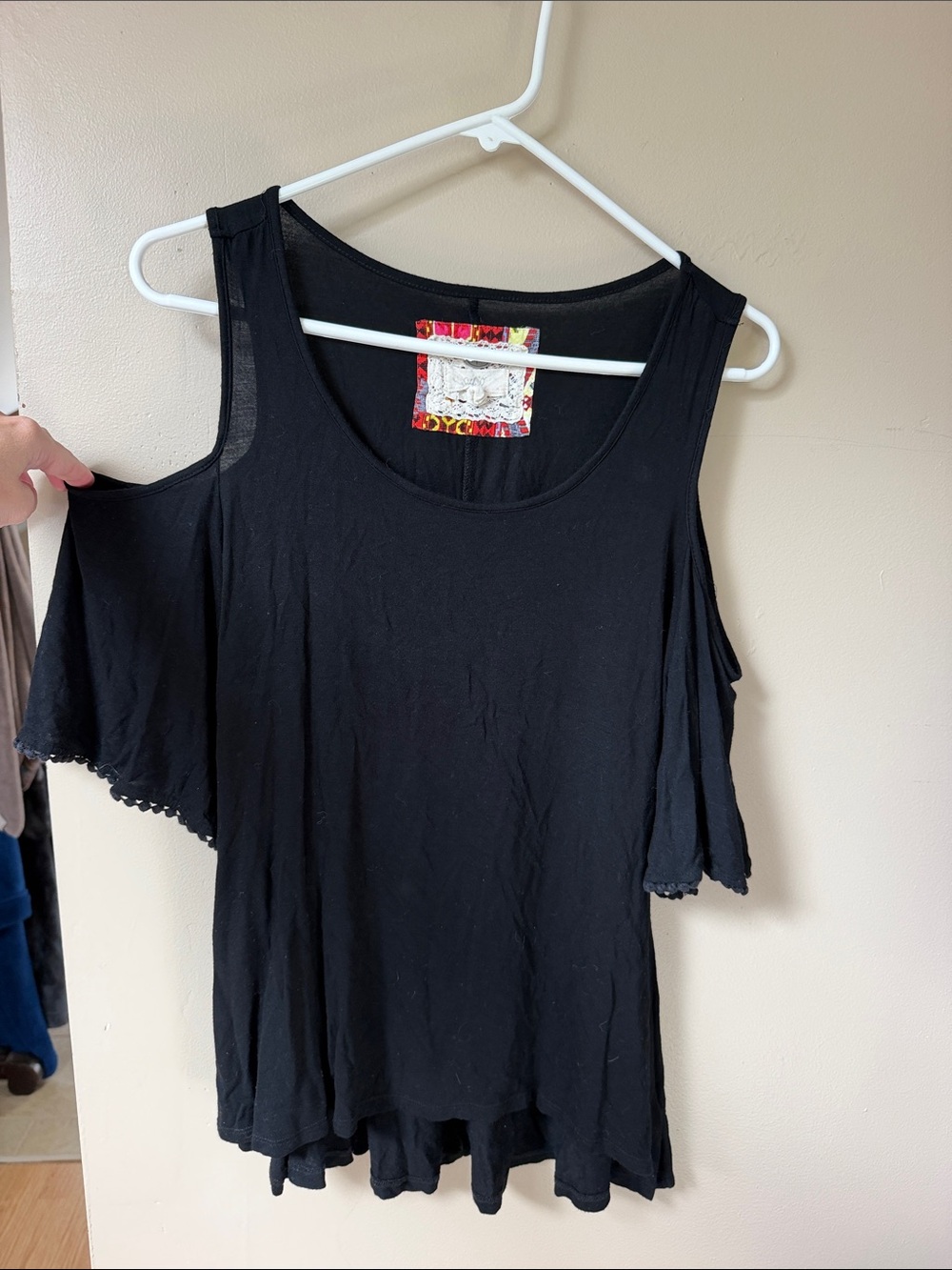 Cupio Black Cold-Shoulder Tank Top